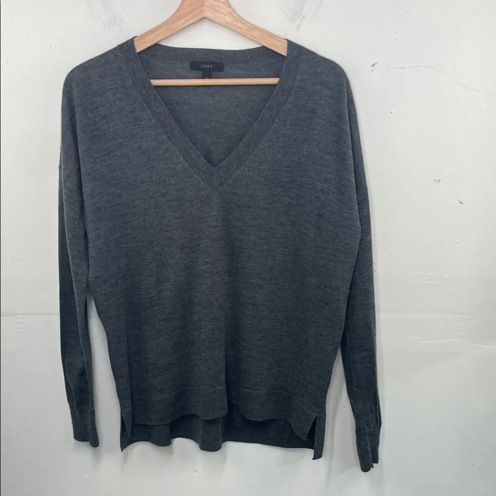 J. Crew Merino Wool Gray Tight Knit Long Sleeve Hi Lo V-Neck Sweater size XS Men
